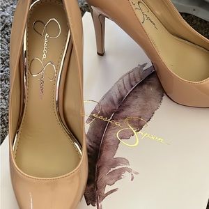 Sand heels pumps